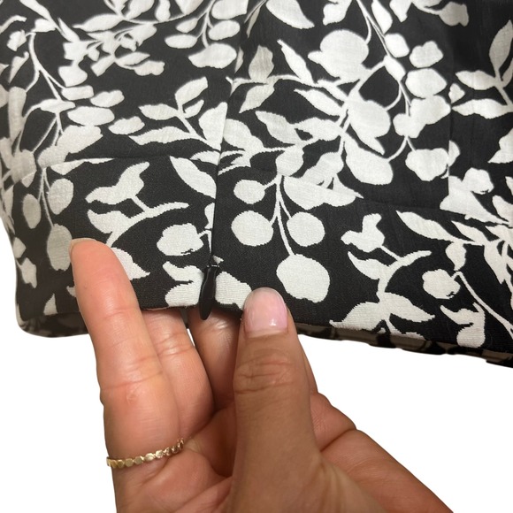 LOFT size 4Petite Skirt Black White Floral Print business Style Size 4P - Picture 4 of 6